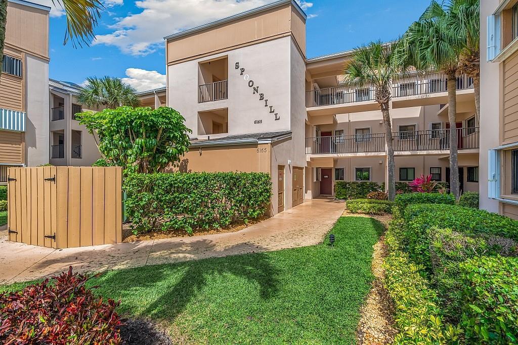 REFLECTIONS ON THE RIVER - Residential