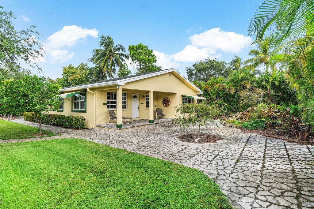 Photo of 3607 Elizabeth Street, Palm Springs, FL 33461 (MLS # R11121297)