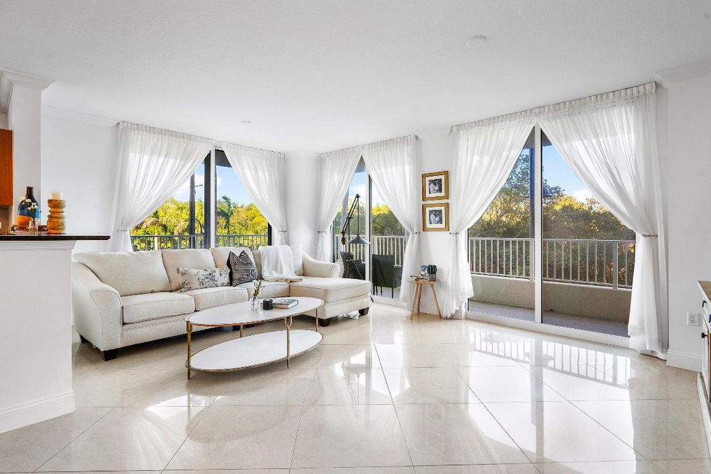 Photo of 700 E Boynton Beach Boulevard #202, Boynton Beach, FL 33435 (MLS # R11138354)