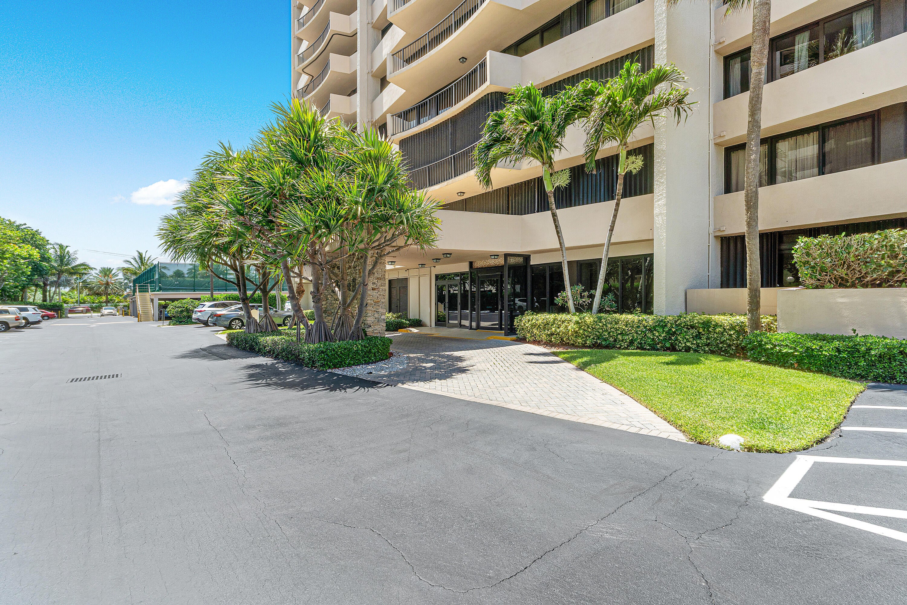 4200 N Ocean Drive 2-201
