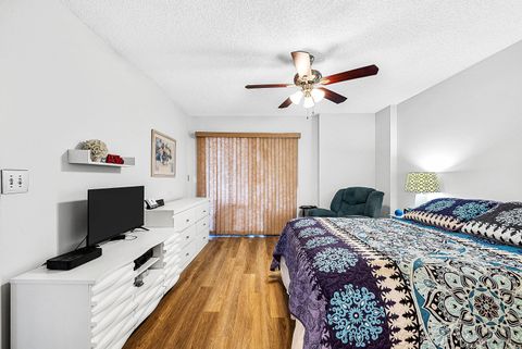 Tiny photo for 3146 Via Poinciana #307, Lake Worth, FL 33467 (MLS # R11167611)