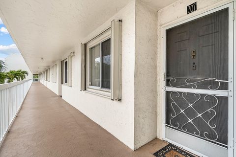 Tiny photo for 3146 Via Poinciana #307, Lake Worth, FL 33467 (MLS # R11167611)