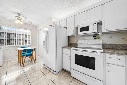 Tiny photo for 3146 Via Poinciana #307, Lake Worth, FL 33467 (MLS # R11167611)