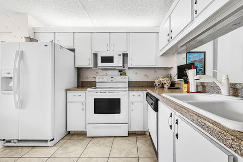 Tiny photo for 3146 Via Poinciana #307, Lake Worth, FL 33467 (MLS # R11167611)
