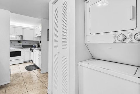 Tiny photo for 3146 Via Poinciana #307, Lake Worth, FL 33467 (MLS # R11167611)