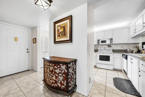 Tiny photo for 3146 Via Poinciana #307, Lake Worth, FL 33467 (MLS # R11167611)