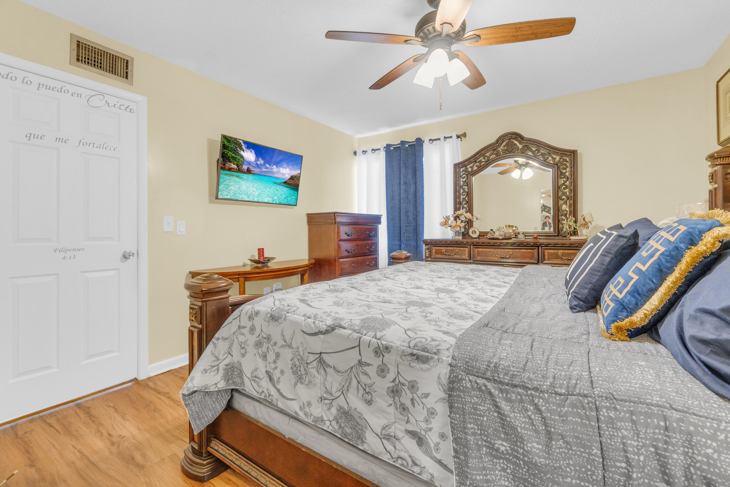 LAKESIDE VILLAGE - Residential