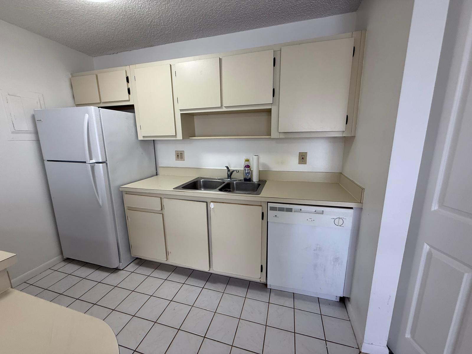 PRICED TO RENT FAST !! VACANT UNIT -> 1/1 LOCATED AT EDEN PLACE. GATED COMMUNITY. FULL WASHER AND DRYER INSIDE THE UNIT. NICE PORCH AREA. CONDOMINUIM FEATURES POOL. MINUTES AWAY FROM OUTLET MALL, RESTAURANTS, SHOPS, AIRPORT CITY PLACE, MUSEUMS, KRAVIS CENTER, BEACH AND MORE.
VERY EASY TO SHOW. PLEASE, CLICK ON SHOW ASSIST. NO MINIMUM CREDIT SCORE REQUIRED. ASSOCIATION CAN TAKE UP TO 30 DAYS Landlord requires an income equal to 2.5 times rent value, 1st month and 2 sec deposits is required