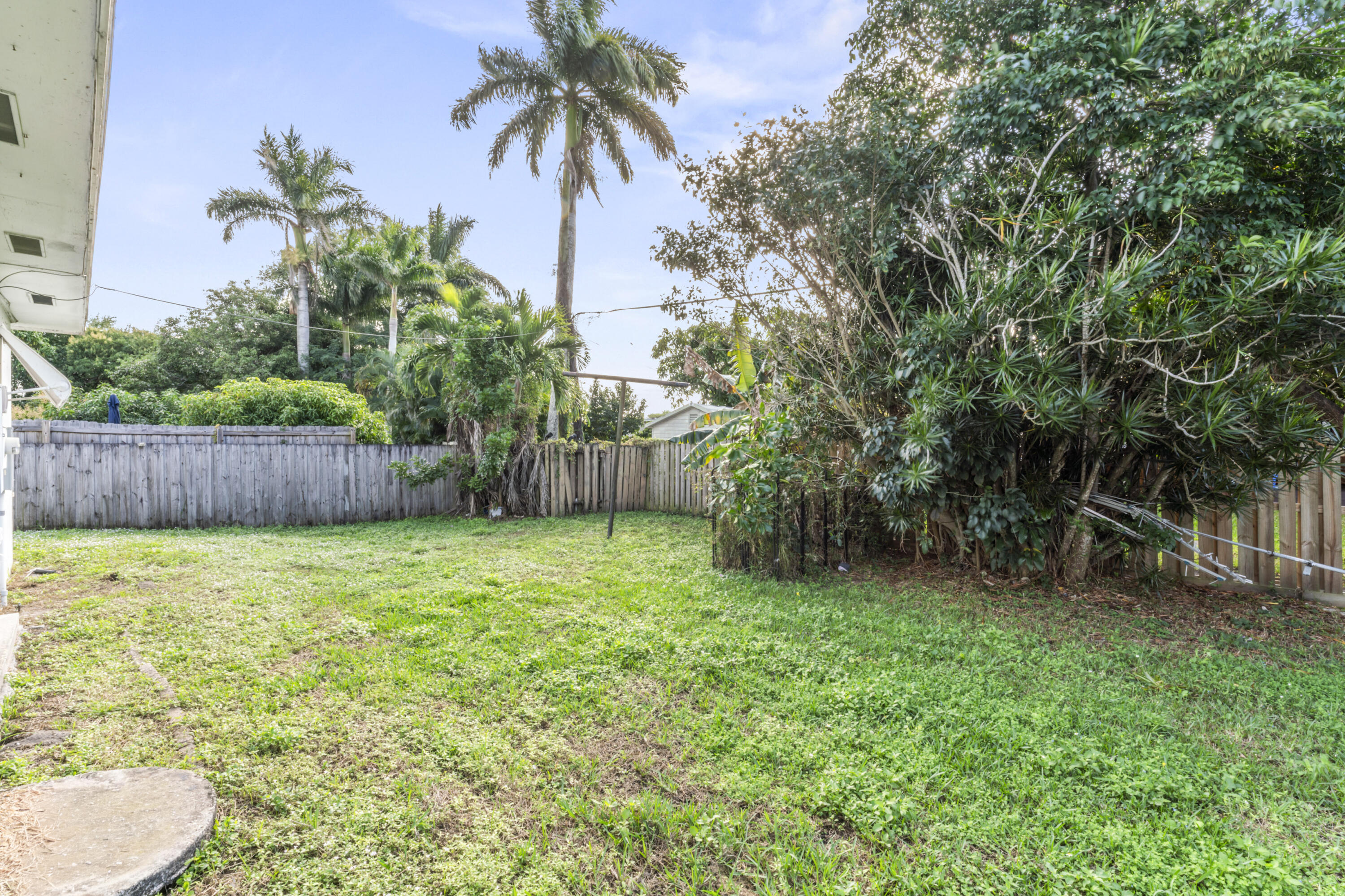 VILLAGE OF PALM SPRINGS PLAT 2LT 7 BLK 14 - Residential