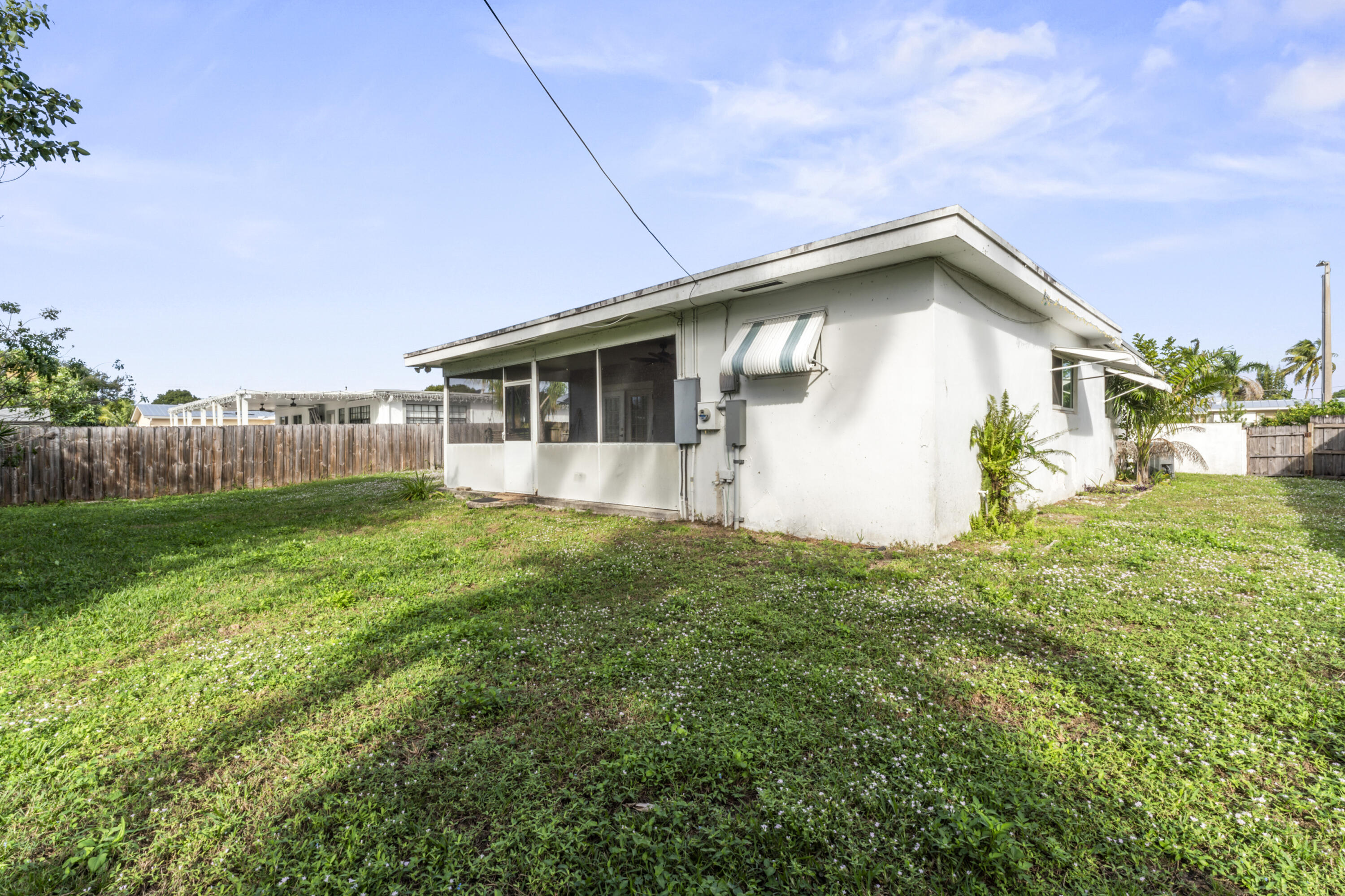 VILLAGE OF PALM SPRINGS PLAT 2LT 7 BLK 14 - Residential