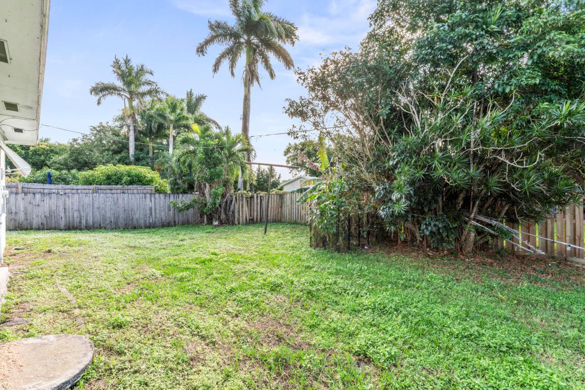 VILLAGE OF PALM SPRINGS PLAT 2LT 7 BLK 14 - Residential