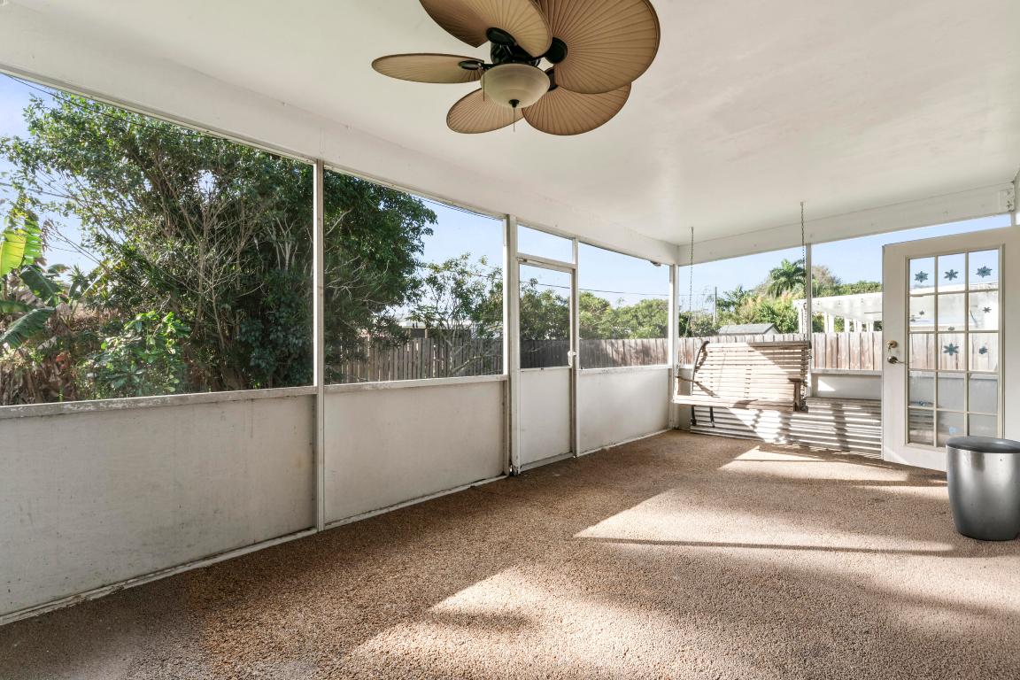 VILLAGE OF PALM SPRINGS PLAT 2LT 7 BLK 14 - Residential