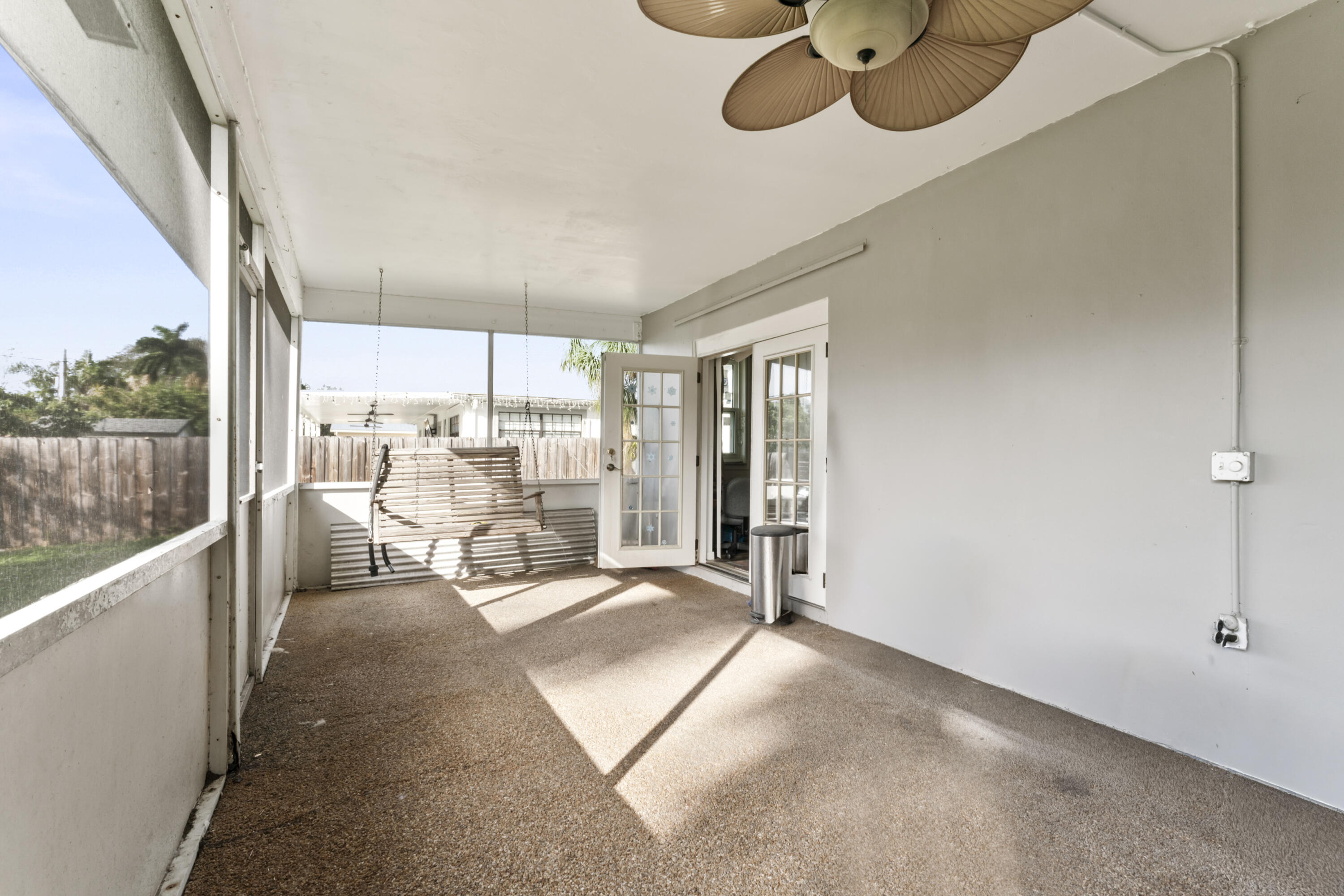 VILLAGE OF PALM SPRINGS PLAT 2LT 7 BLK 14 - Residential