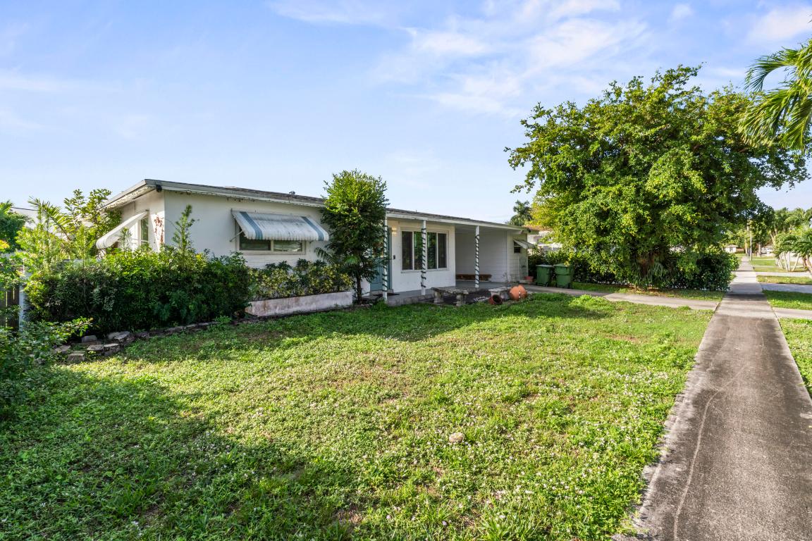 VILLAGE OF PALM SPRINGS PLAT 2LT 7 BLK 14 - Residential