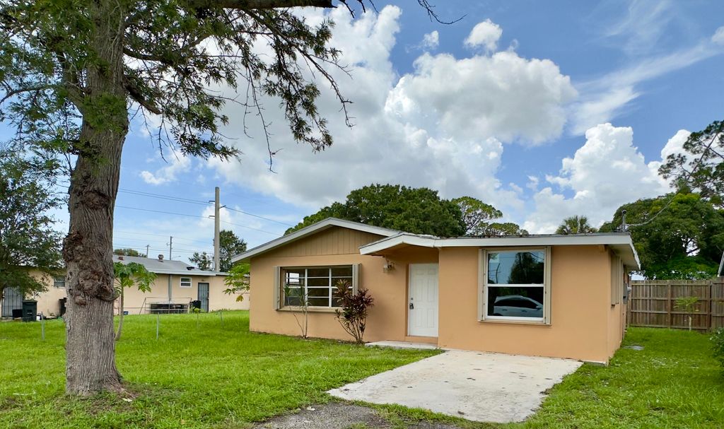 Photo of 3301 Meadow Lane, Fort Pierce, FL 34947 (MLS # R11008414)