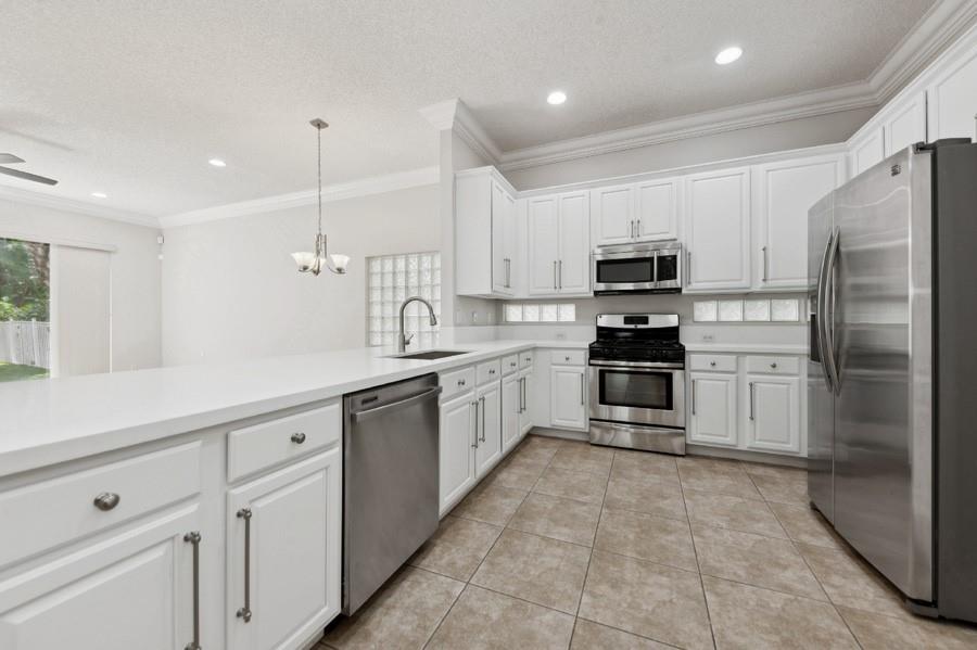 126 Canterbury Pl
