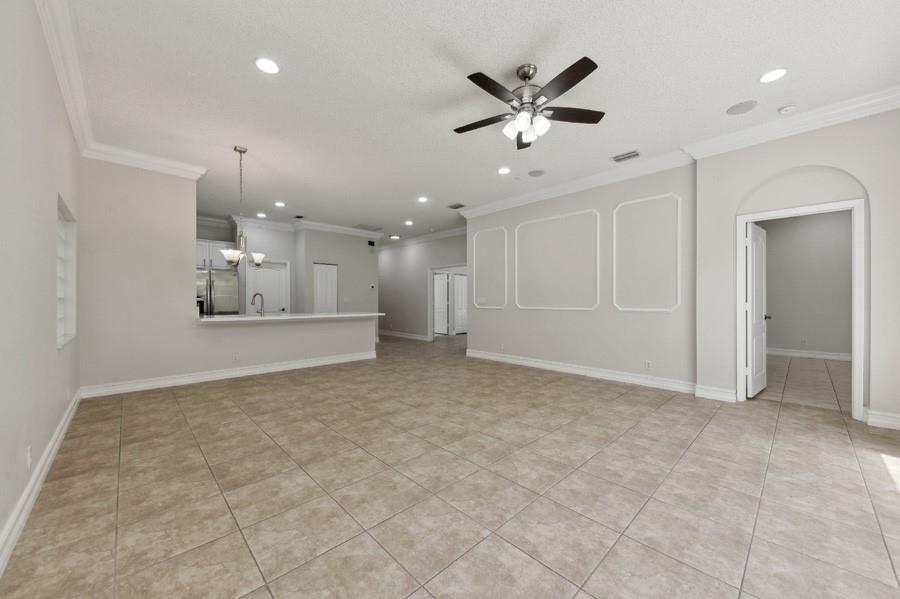 126 Canterbury Pl