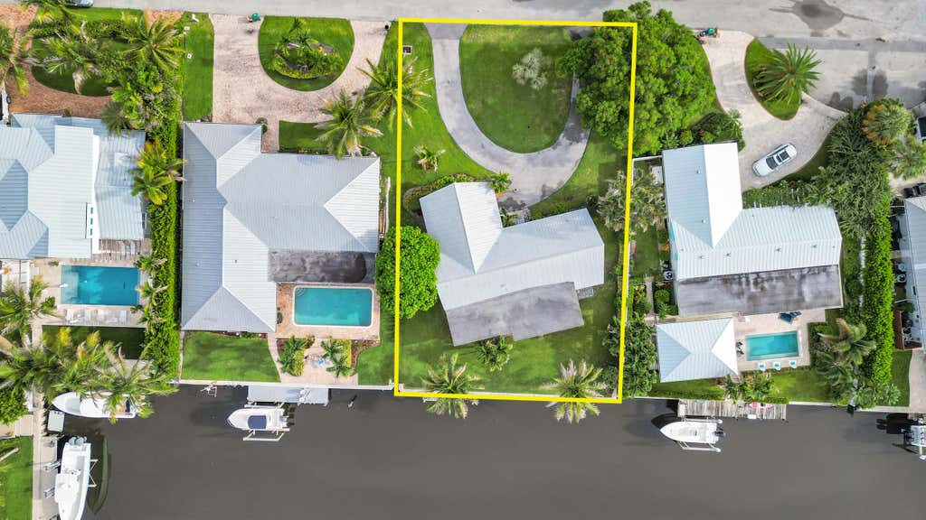 Photo of 16 Country Club Circle, Tequesta, FL 33469 (MLS # B26060241)