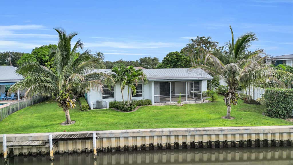Photo of 16 Country Club Circle, Tequesta, FL 33469 (MLS # B26060241)