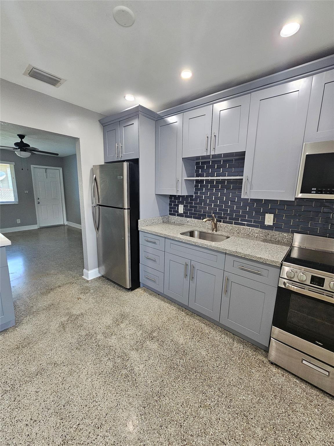 Great duplex unit available for lease. Two bedroom, 1 bathroom unit available immediately. It features updated appliances, custom wood blinds, a private washer and dryer on site with storage, high speed internet and water. The location is close to Dania Pointe, Oakwood Plaza, and minutes away from the airport and Hollywood Beach and Dania Pier. There are multiple grocery stores (Sprouts, Kimchi Mart, Publix, Wal-Mart Superstore) within close proximity.
