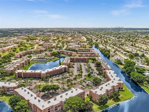 9660 Sunrise Lakes Blvd Unit 301, Sunrise, FL MLS: F10494413