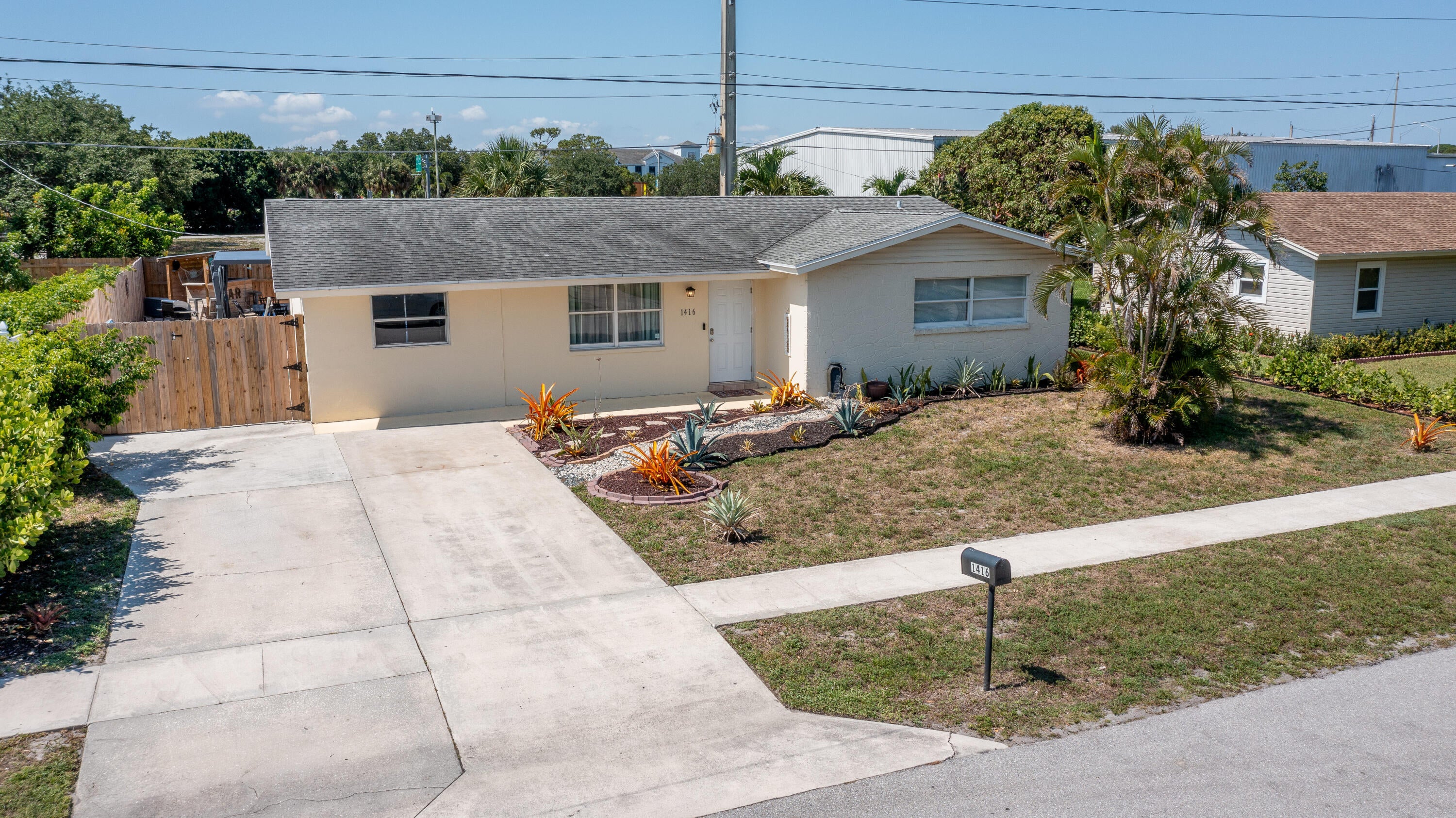 1416 W HARDEE Street