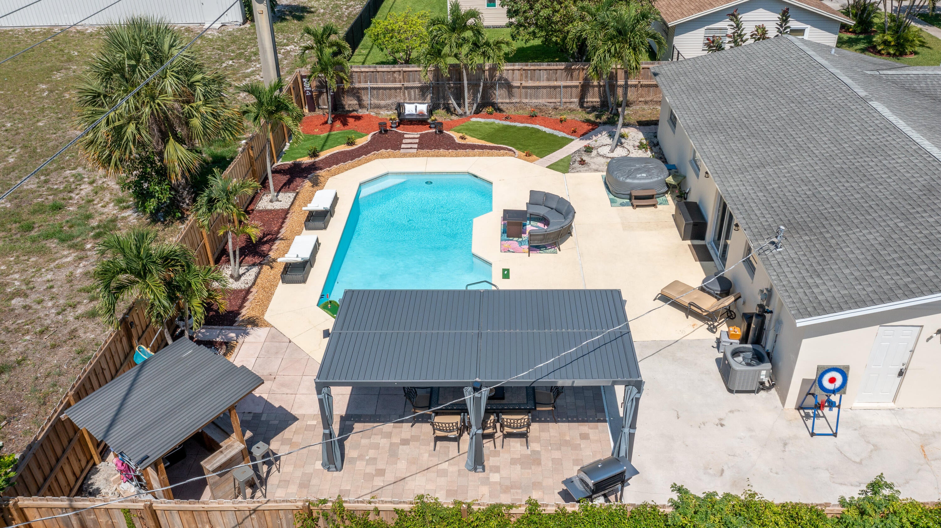 1416 W HARDEE Street