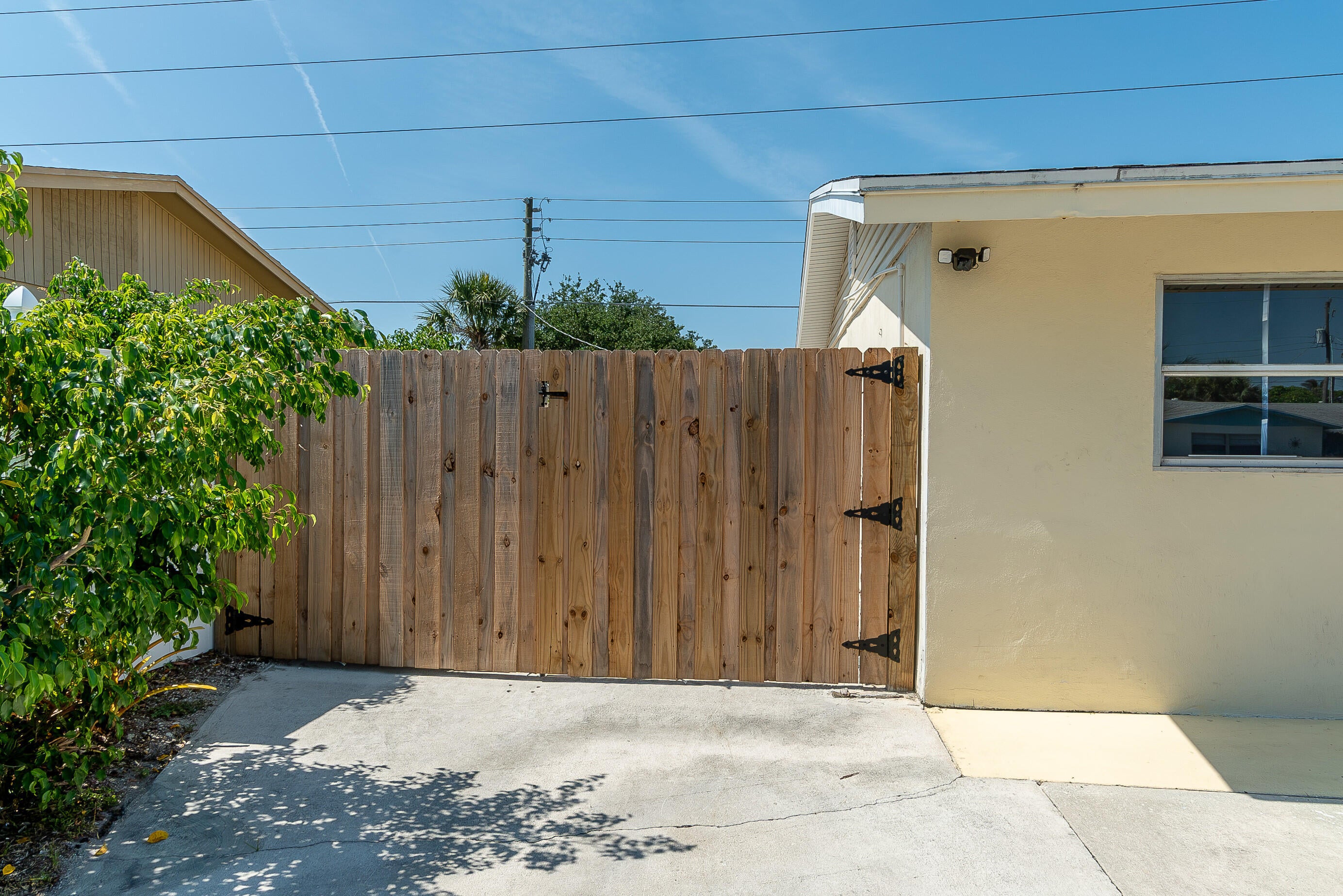 1416 W HARDEE Street