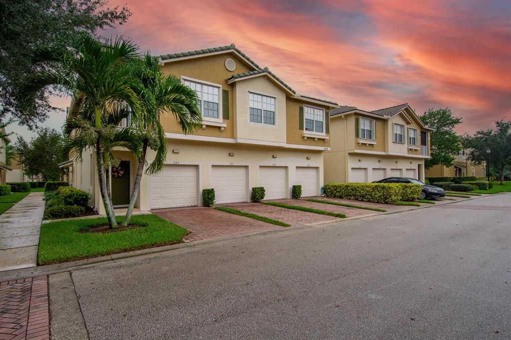 Photo of 1550 SE Wilshire Place #102, Stuart, FL 34994 (MLS # R10747423)