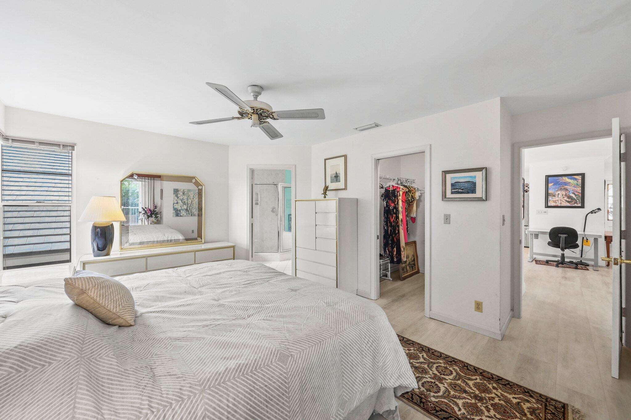 FORSYTH PARK COND DECL FILED 5-23-84 - Residential