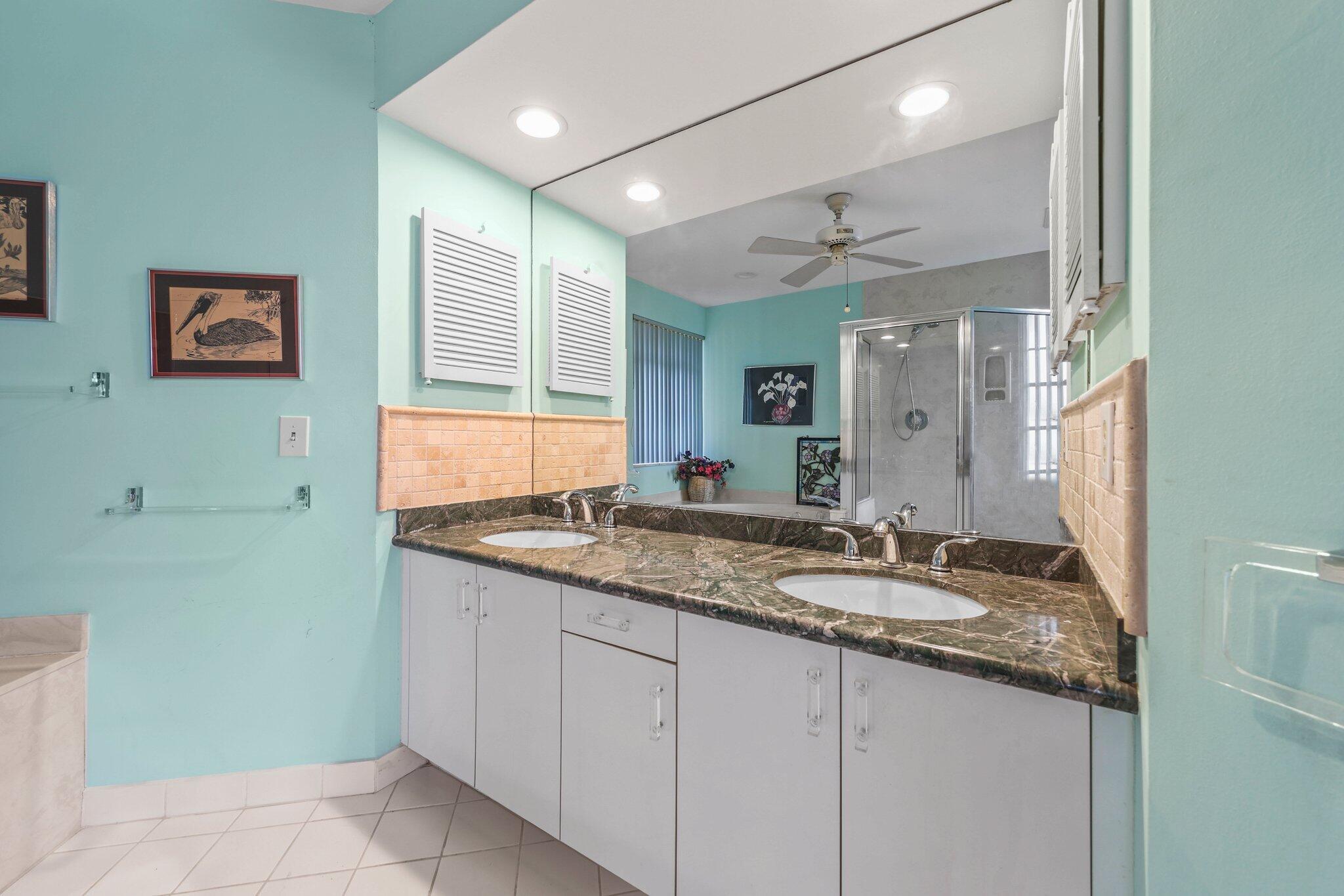 FORSYTH PARK COND DECL FILED 5-23-84 - Residential