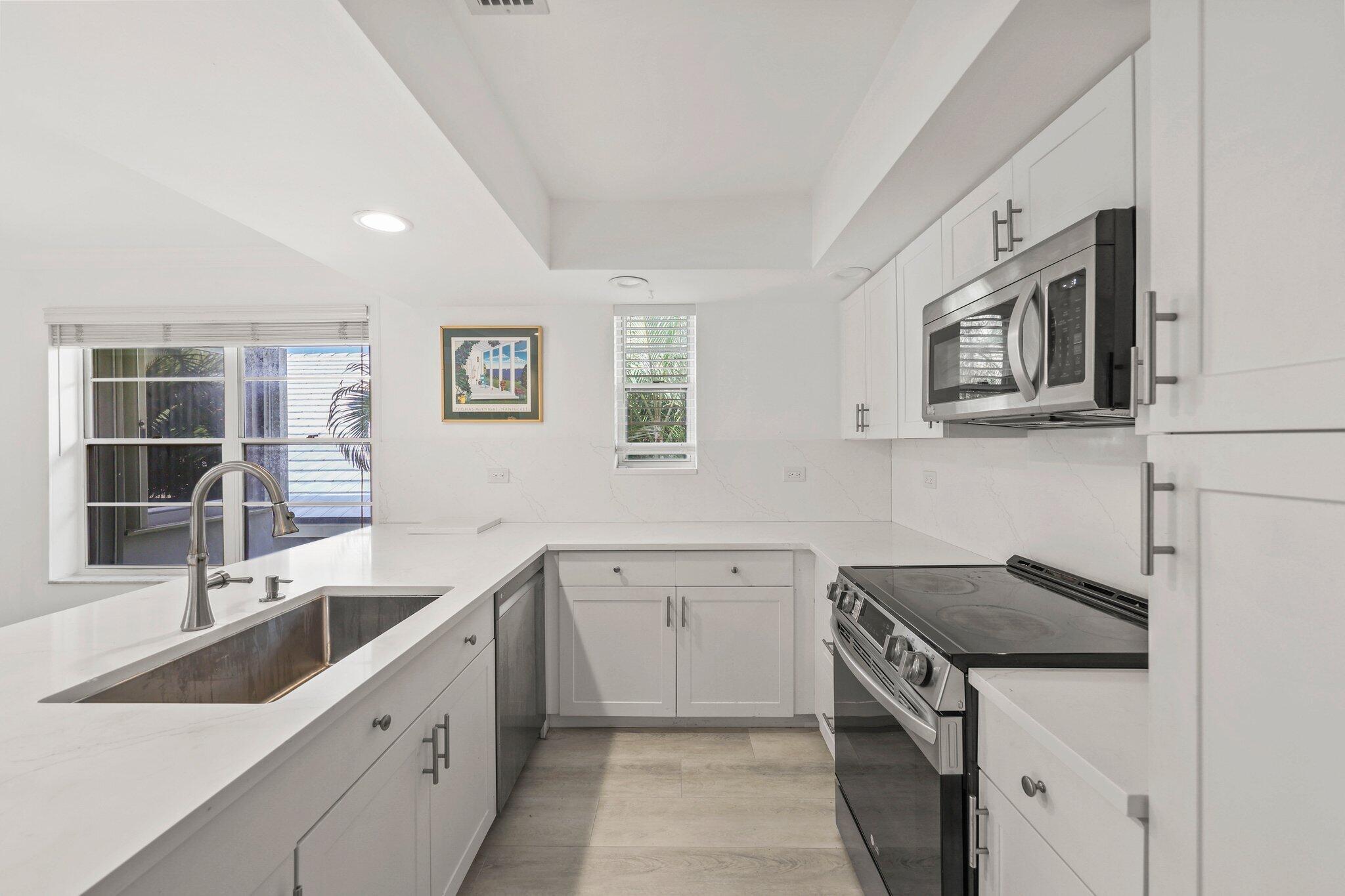 FORSYTH PARK COND DECL FILED 5-23-84 - Residential