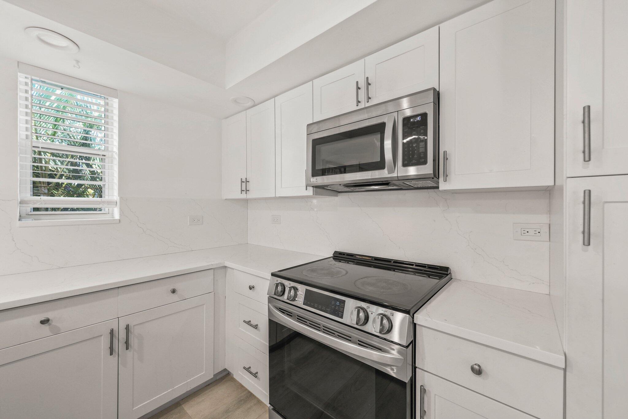 FORSYTH PARK COND DECL FILED 5-23-84 - Residential