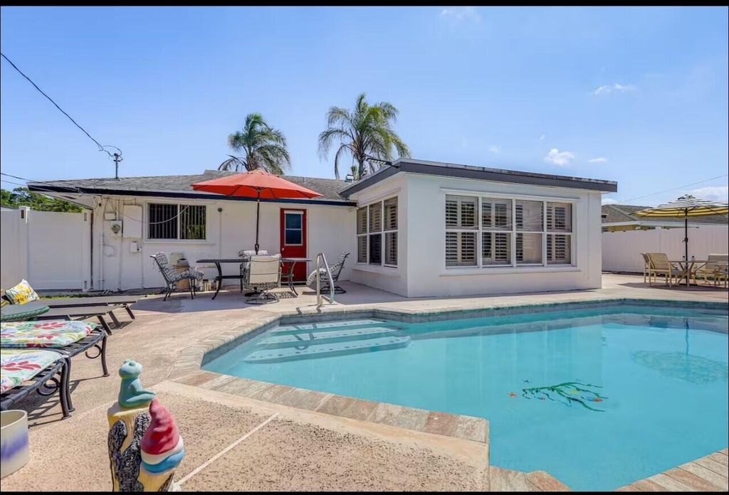 Photo of 4295 Crestdale Street, Palm Beach Gardens, FL 33410 (MLS # B26020362)