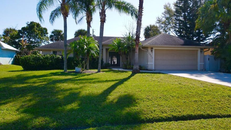 WELL KEPT HOME PERFECT FOR FIRST TIME HOME BUYERS!  LOCATED ON A BEAUTIFUL LOT WITH LUSH LANDSCAPE FOR PRIVACY, LONG 6+CAR DRIVEWAY, +2 CAR GARAGE, PVC FENCED BACK YARD. TILED SCREENED BACK PORCH.  LARGE CONCRETE EXTENDED PATIO, FOR YOUR FAVORITE BACKYARD GATHERING AND OUTDOOR DESIRES! BRING YOUR RV, TRUCKS NO HOA, NO NEW CONSTRUCTION CDD FEES, ''A'' RATED SCHOOLS. 
FOYER ENTRANCE, CERAMIC TILE MAIN LIVING AREA, SPLIT LAY OUT. GREAT ROOM, DINING AREA, COZY EAT-IN KITCHEN WITH UPGRADED WHITE CABINETS. LARGE MASTER SUITE.  BATHROOM DOUBLE SINKS, GARDEN TUB, SEPERATE SHOWER. ADDITIONAL 2 BEDROOM WITH FULL BATH. A/C UNIT 2022, WATER HEATER 2022, NEWER STAINLESS-STEEL APPLIANCES, NEWER WASHER & DRYER 2019. LARGE LAUNDRY ROOM. GREAT OPPORTUNITY TO OWN.