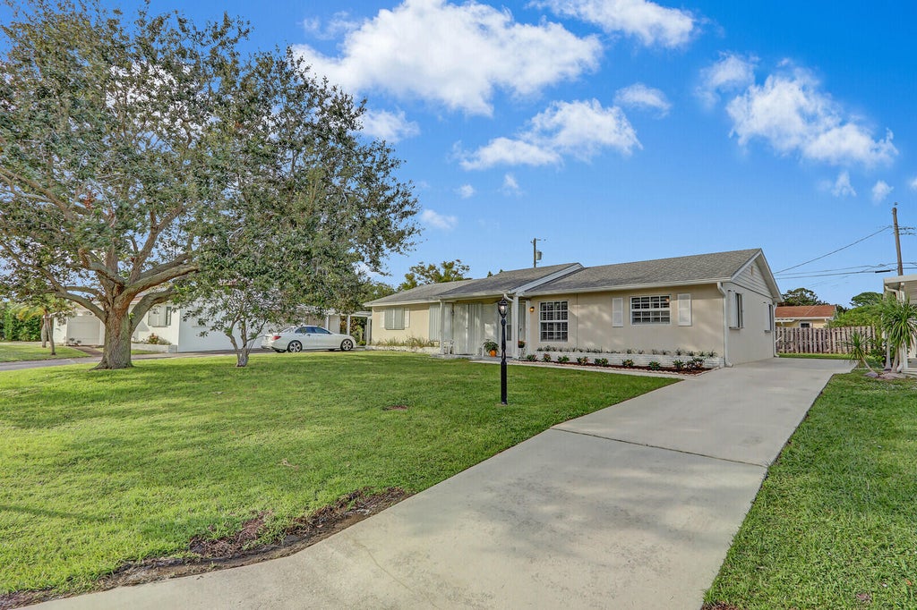 Photo of 1021 Anglers Way, Jupiter, FL 33458 (MLS # R11035197)