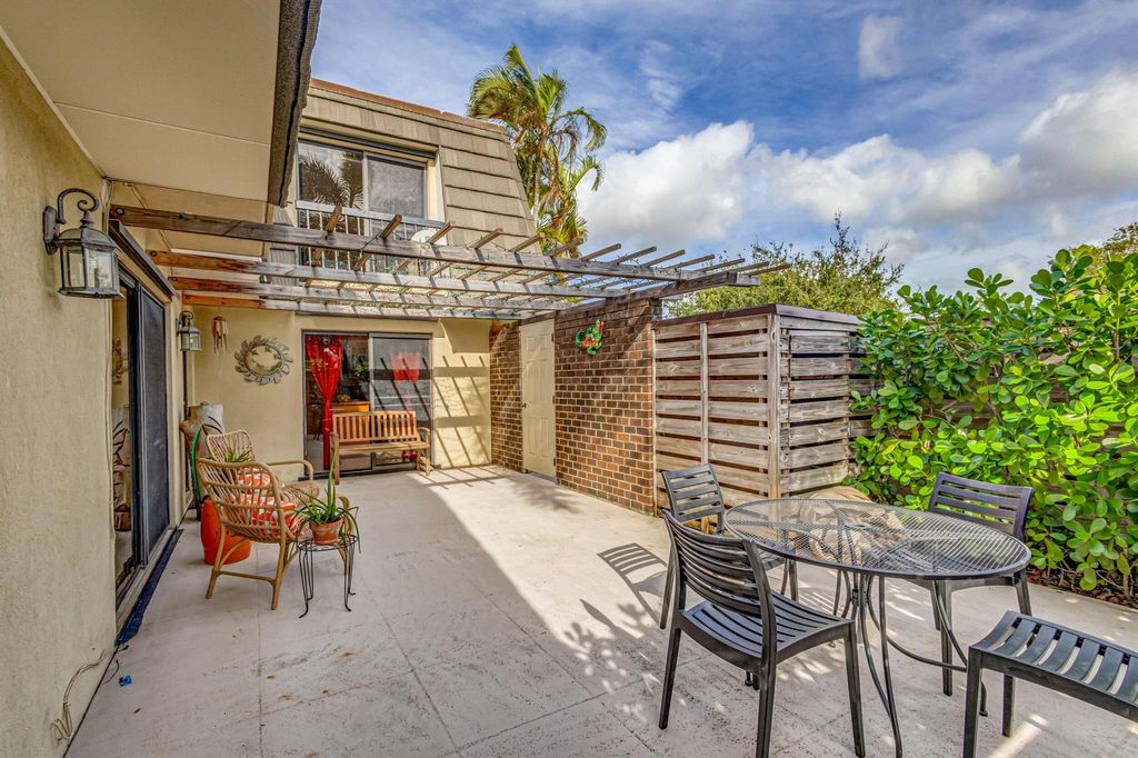 Photo of 532 5th Ter, Palm Beach Gardens, FL 33418 (MLS # R11024880)