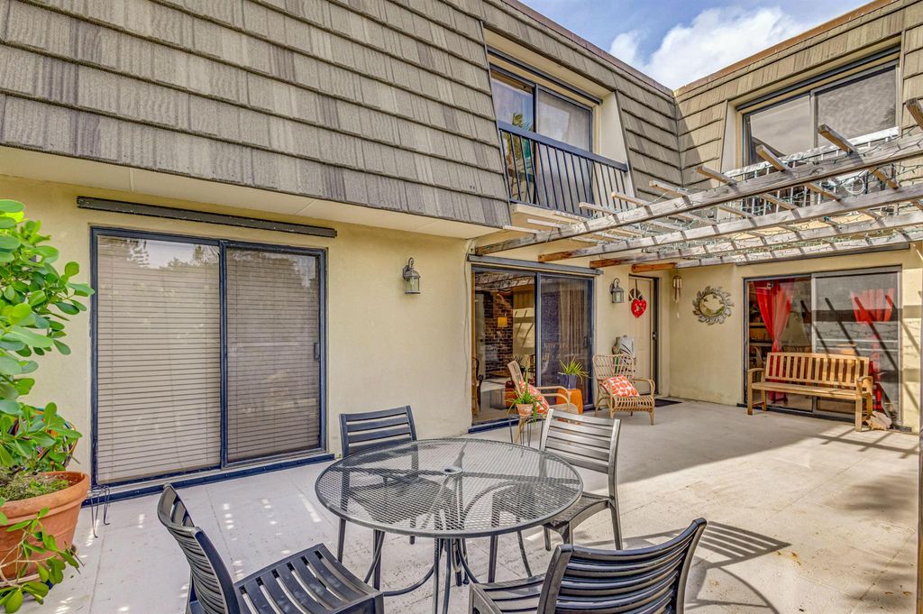 Photo of 532 5th Ter, Palm Beach Gardens, FL 33418 (MLS # R11024880)