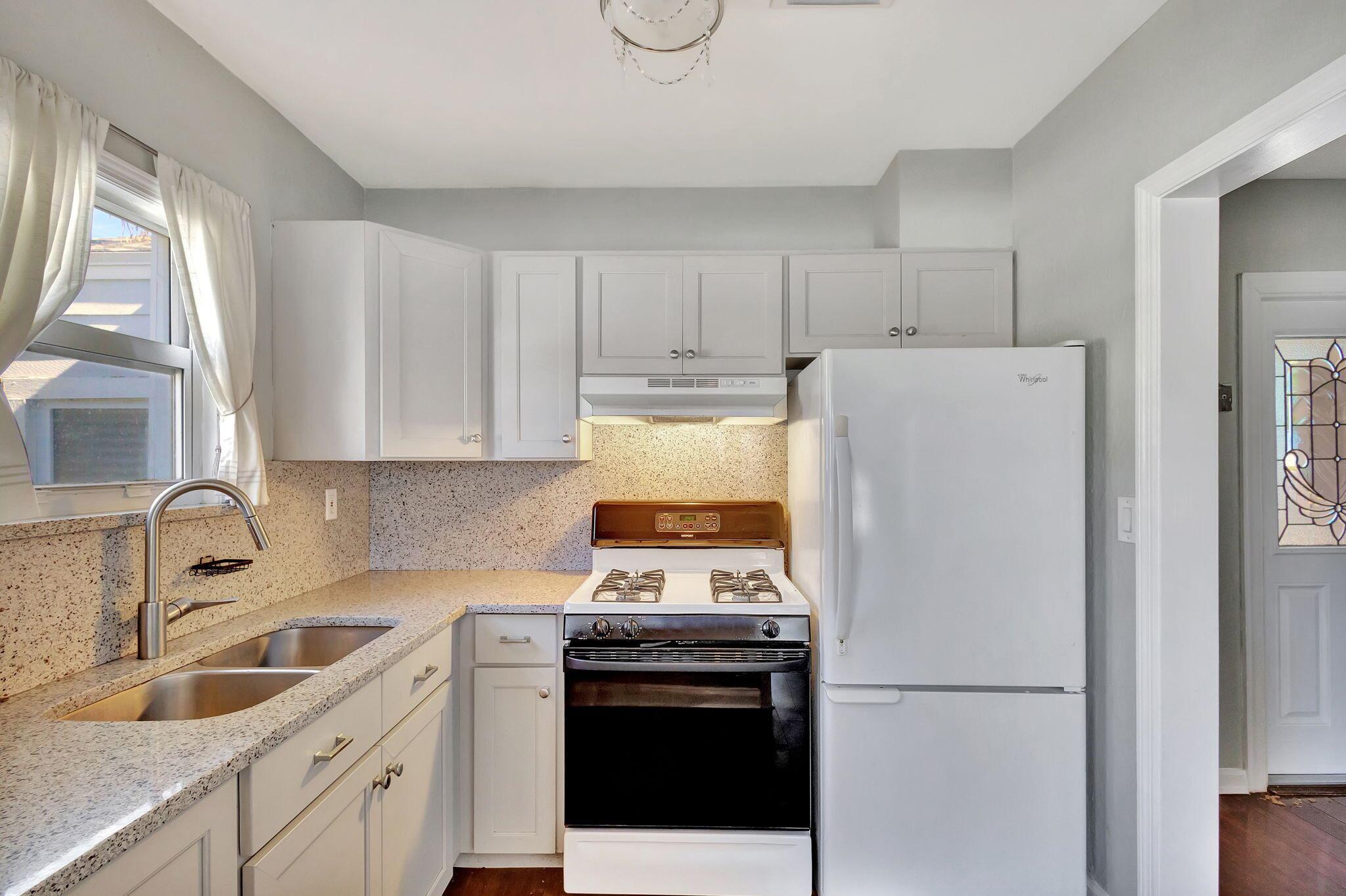 FERNWOOD - Residential Lease