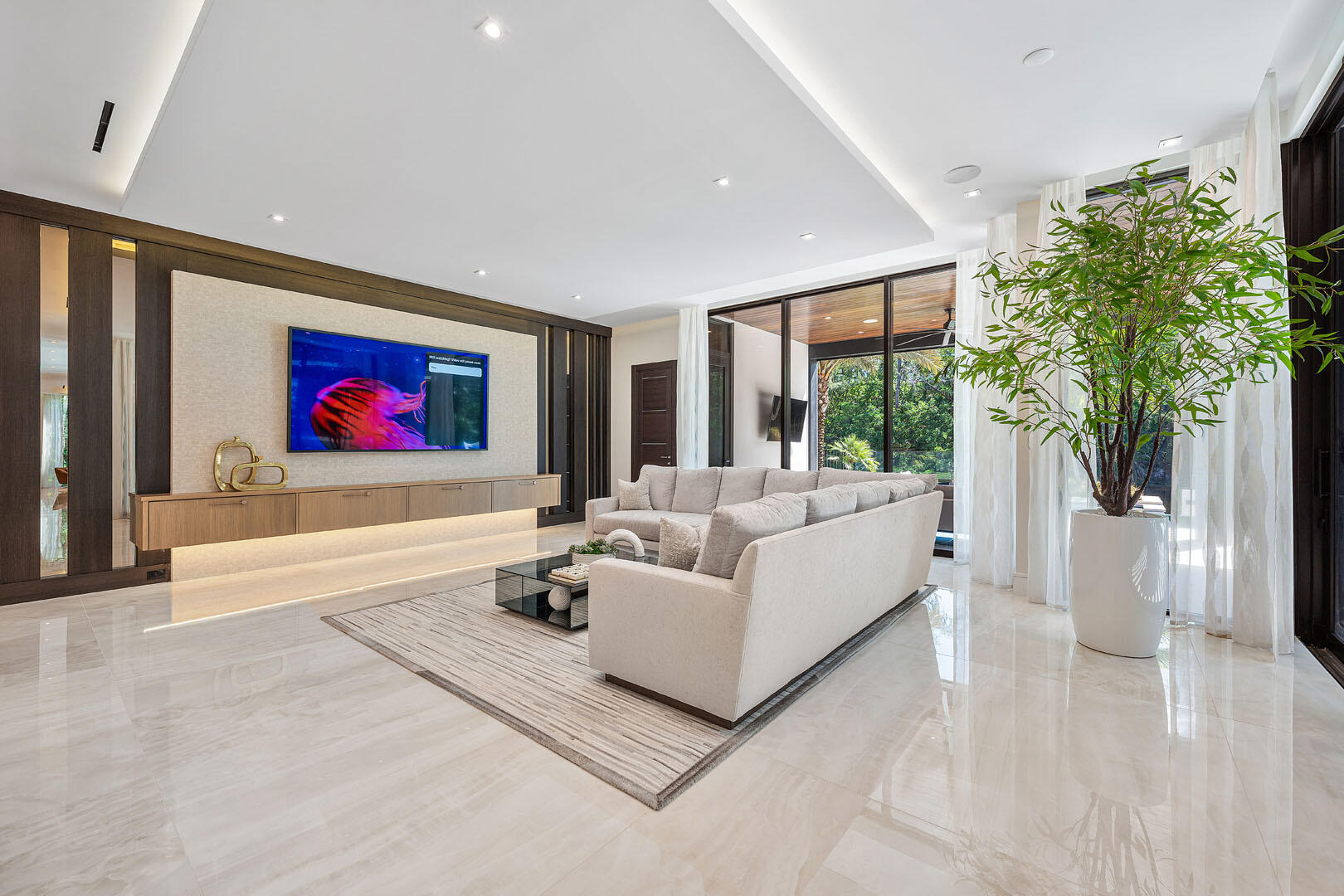 ROYAL PALM YACHT & COUNTRY CLUB - Residential