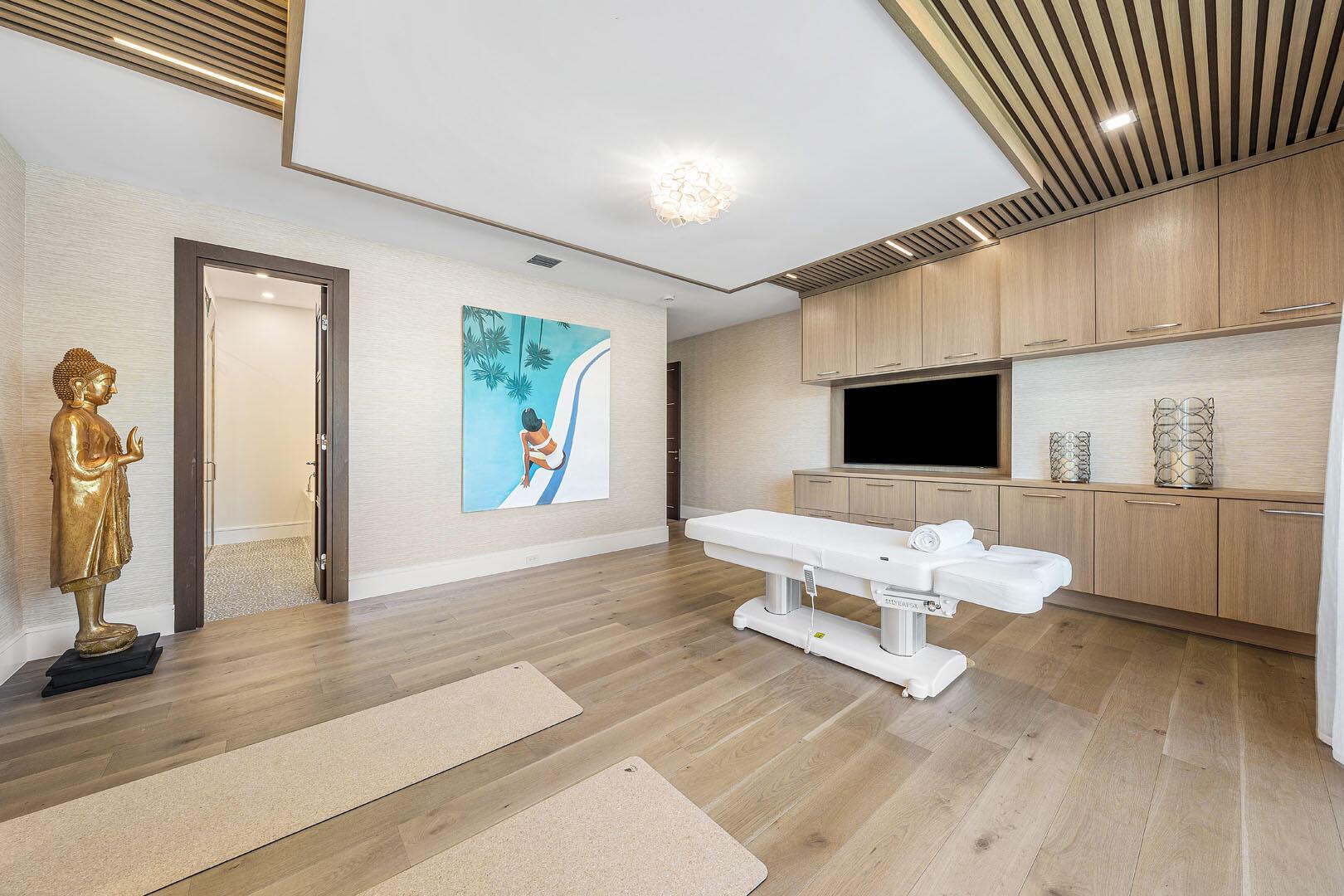 ROYAL PALM YACHT & COUNTR - Residential