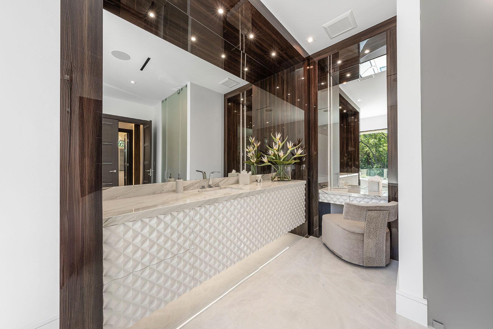 ROYAL PALM YACHT & COUNTR - Residential