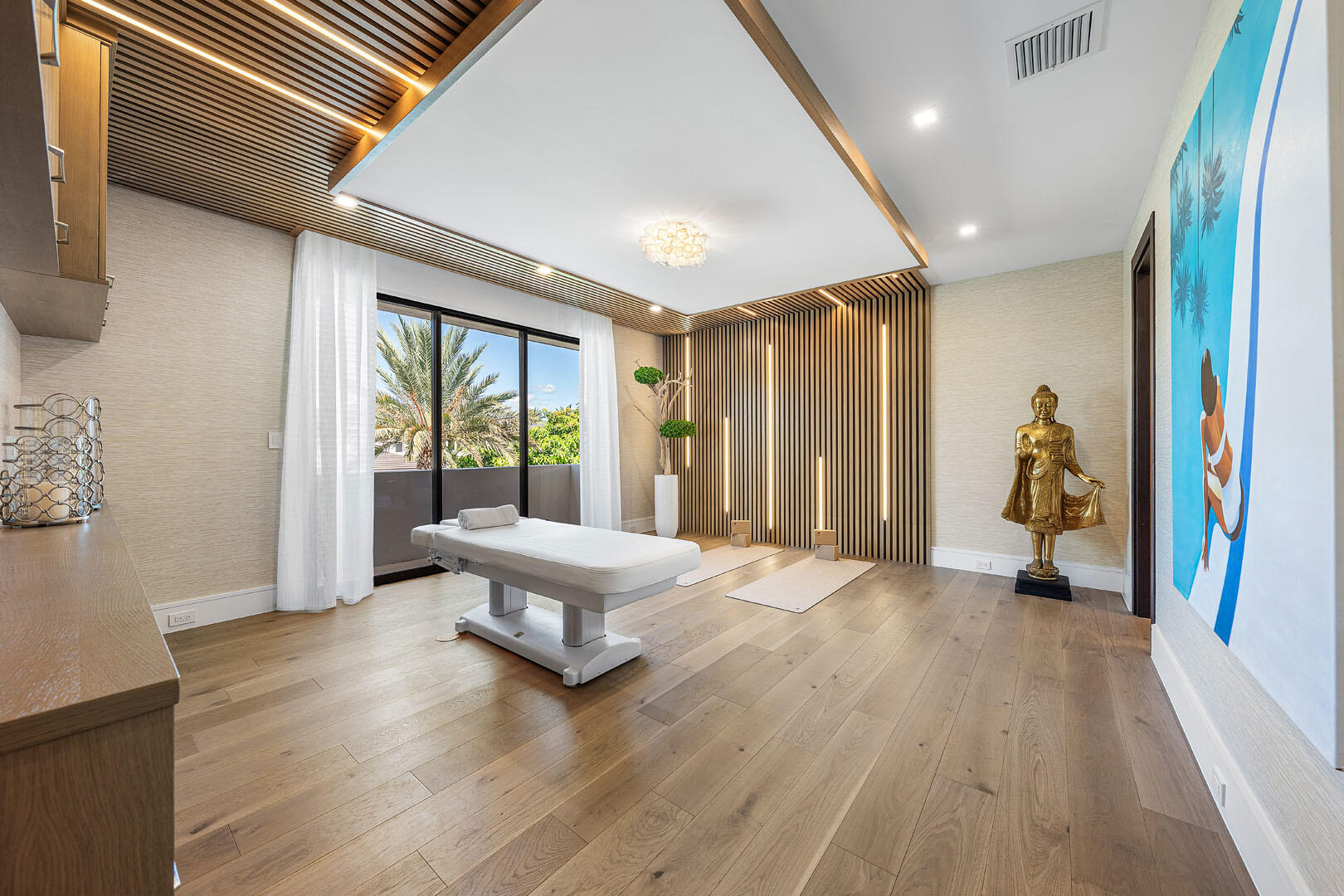 ROYAL PALM YACHT & COUNTRY CLUB - Residential