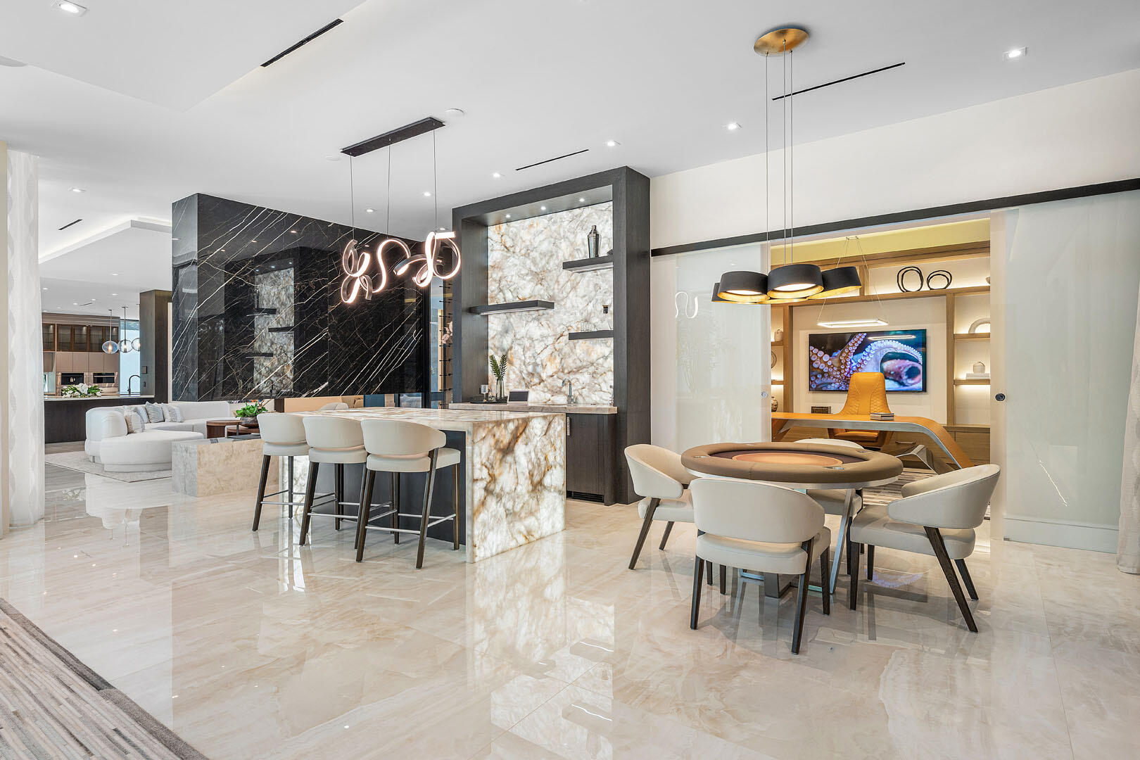 ROYAL PALM YACHT & COUNTRY CLUB - Residential