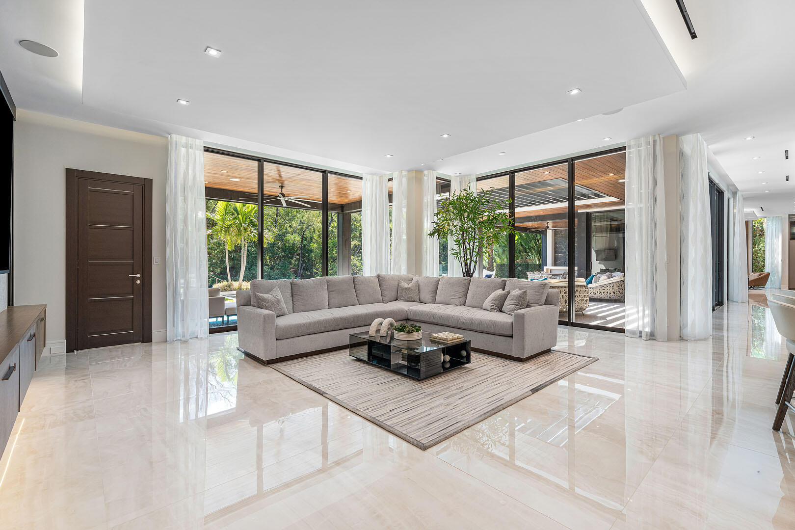 ROYAL PALM YACHT & COUNTRY CLUB - Residential