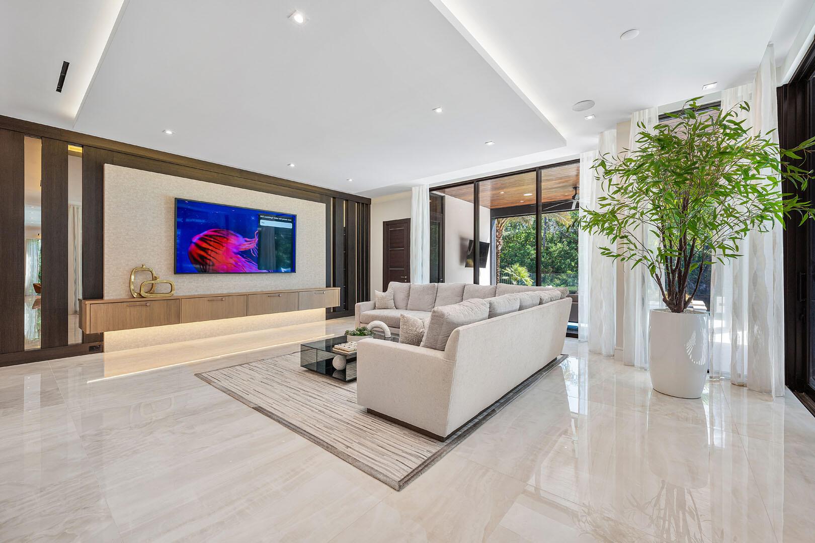 ROYAL PALM YACHT & COUNTR - Residential