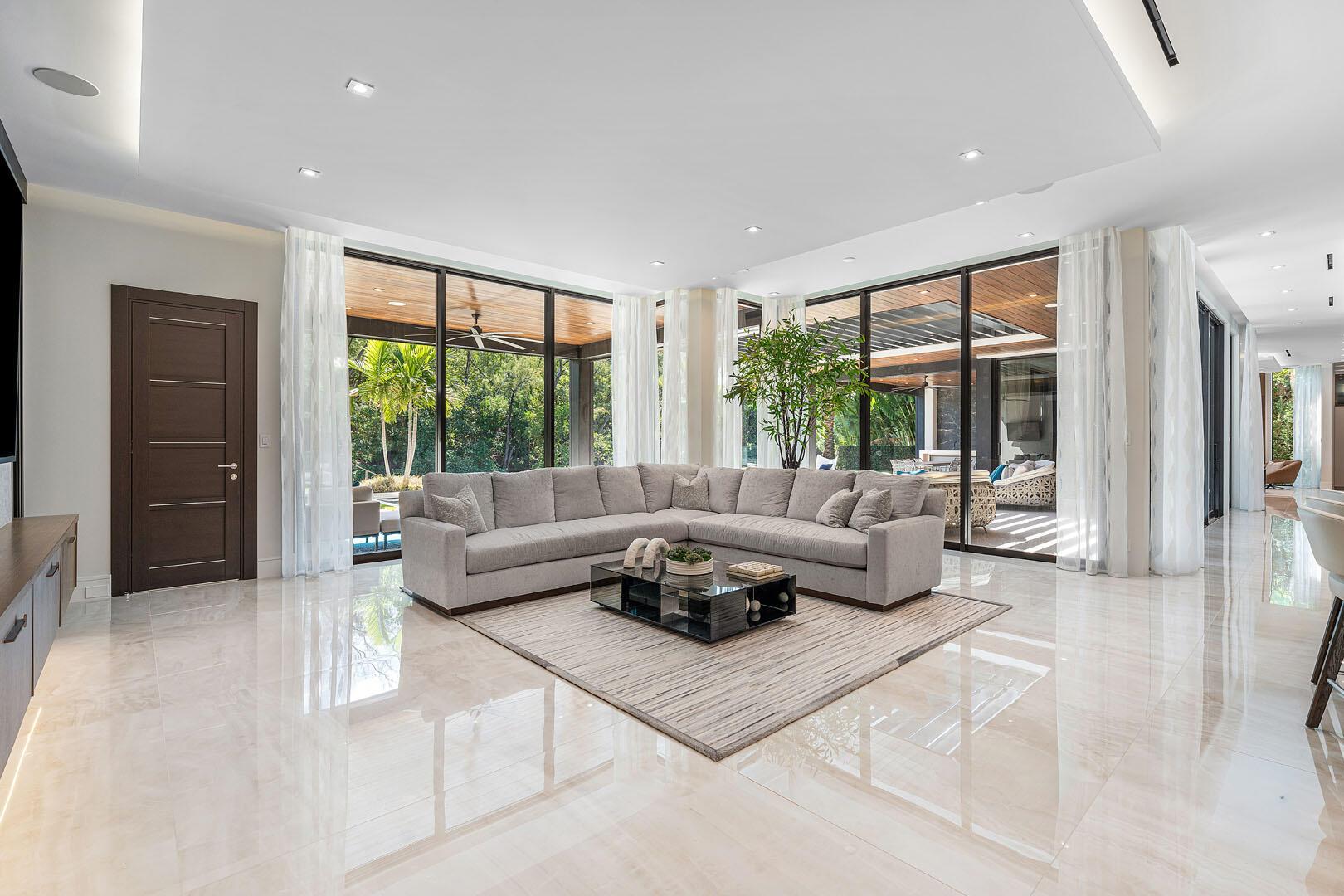 ROYAL PALM YACHT & COUNTR - Residential