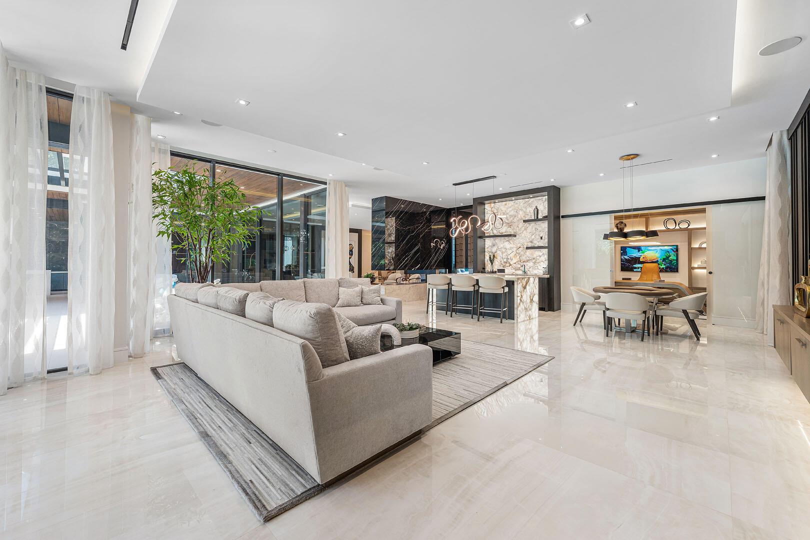 ROYAL PALM YACHT & COUNTR - Residential