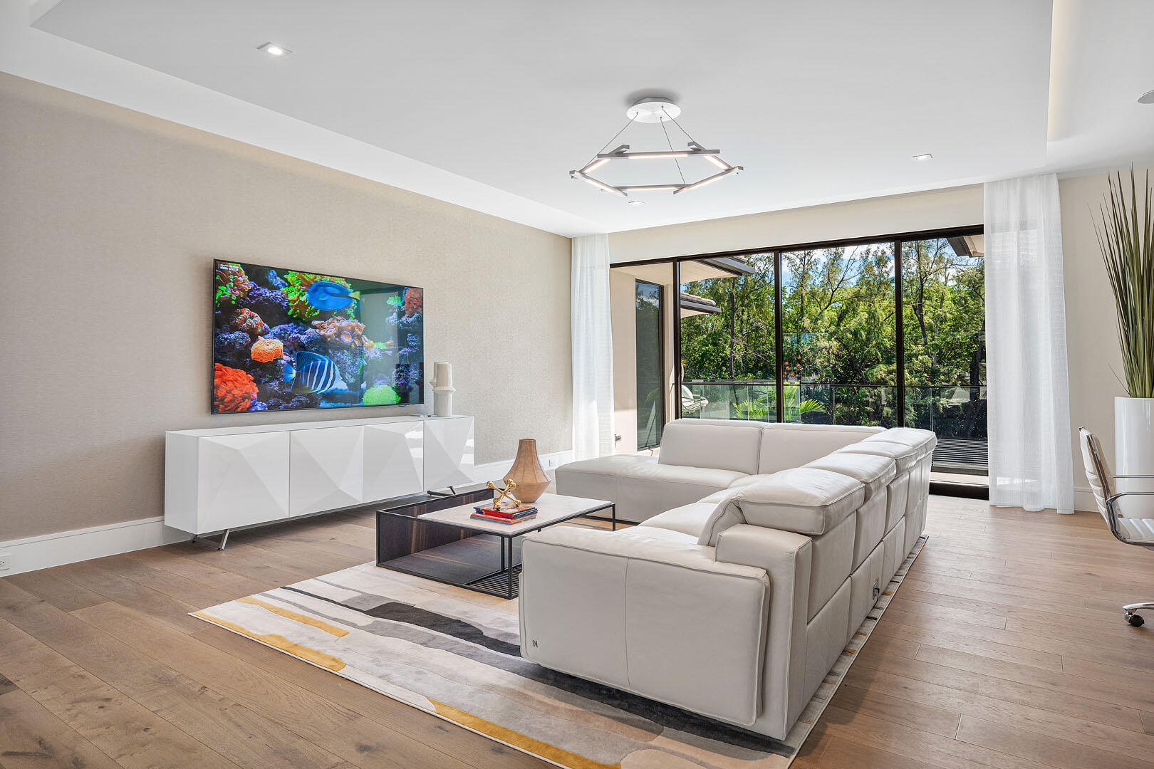 ROYAL PALM YACHT & COUNTRY CLUB - Residential