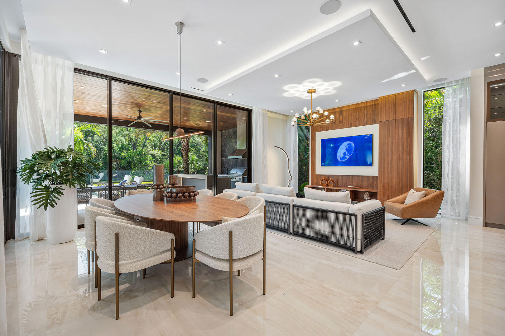 ROYAL PALM YACHT & COUNTRY CLUB - Residential